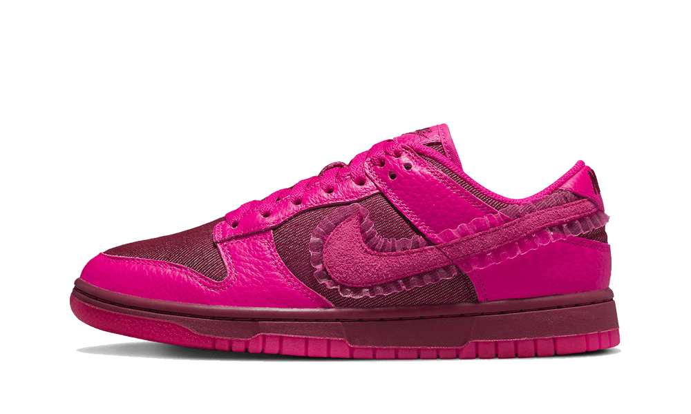 Nike Dunk Low Valentine's Day (2022) (W)